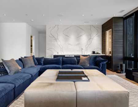 Seating for 15 with Wet Bar