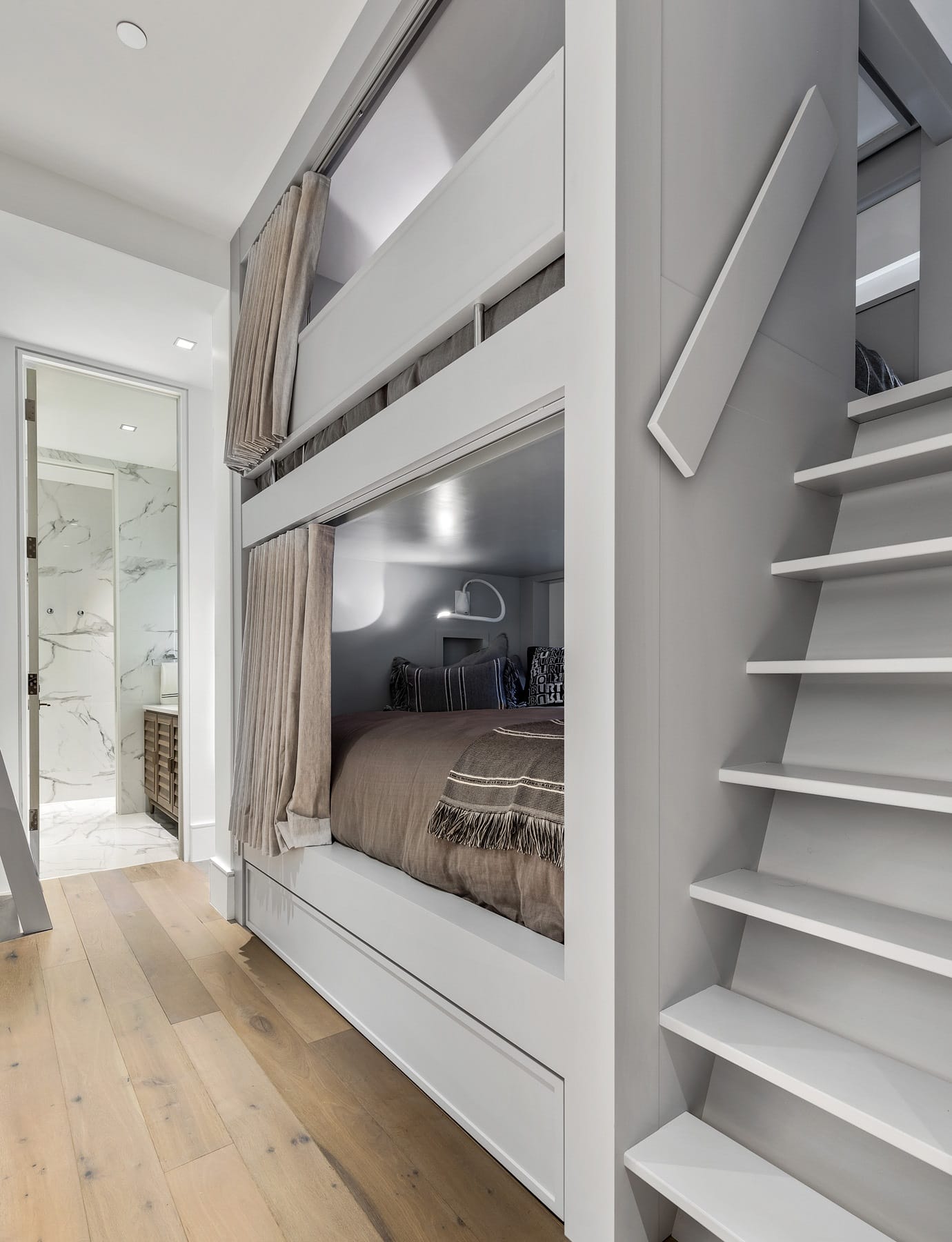 Ultimate Bunk & Game Room | Basement Galleries | Airoom - Architects ...