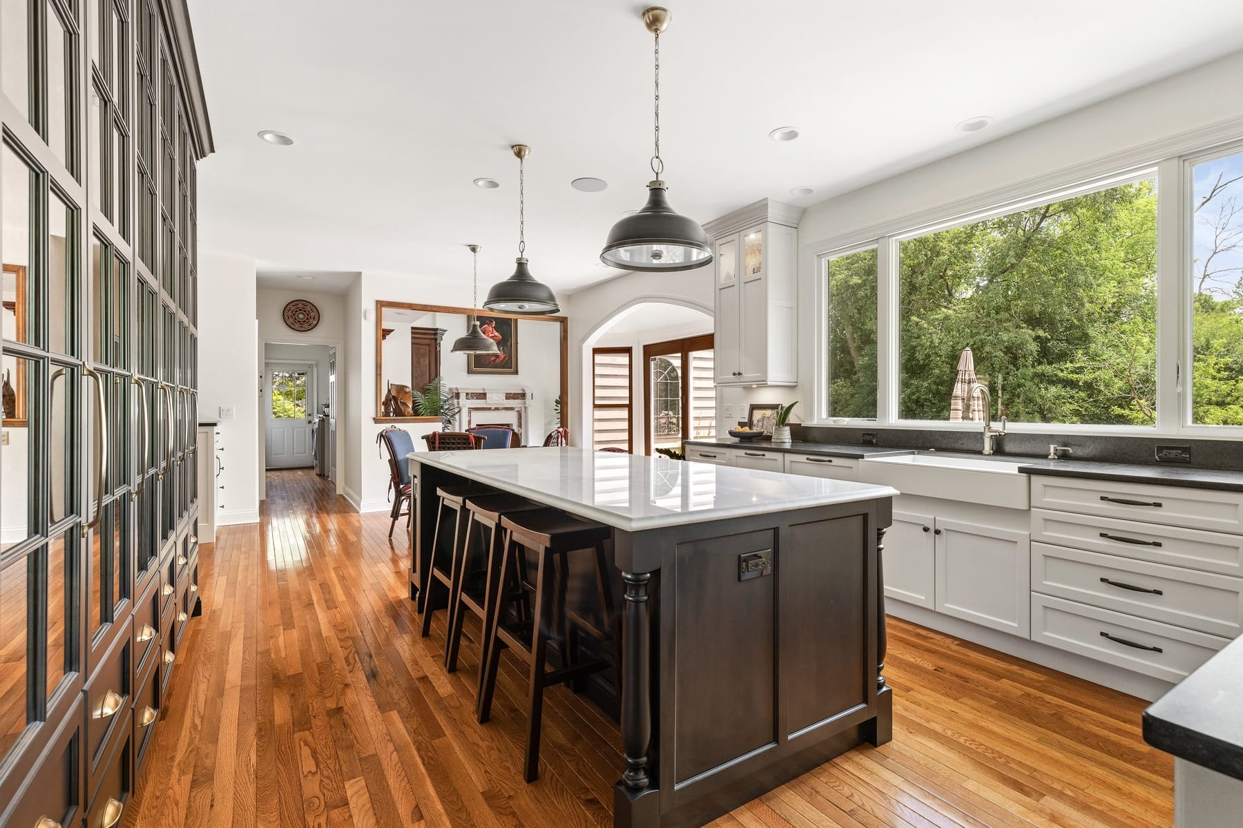 Mirrored Tradition | Kitchen Galleries | Airoom - Architects, Builders ...