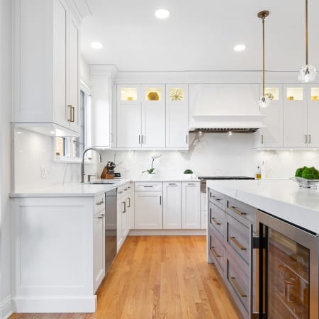 Diamond Frost Perimeter Cabintery