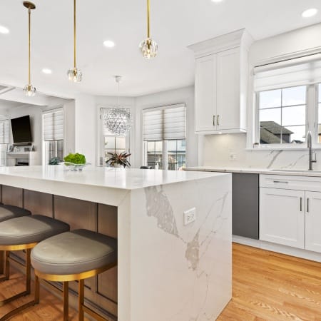 Island Seating, Quartz Countertops